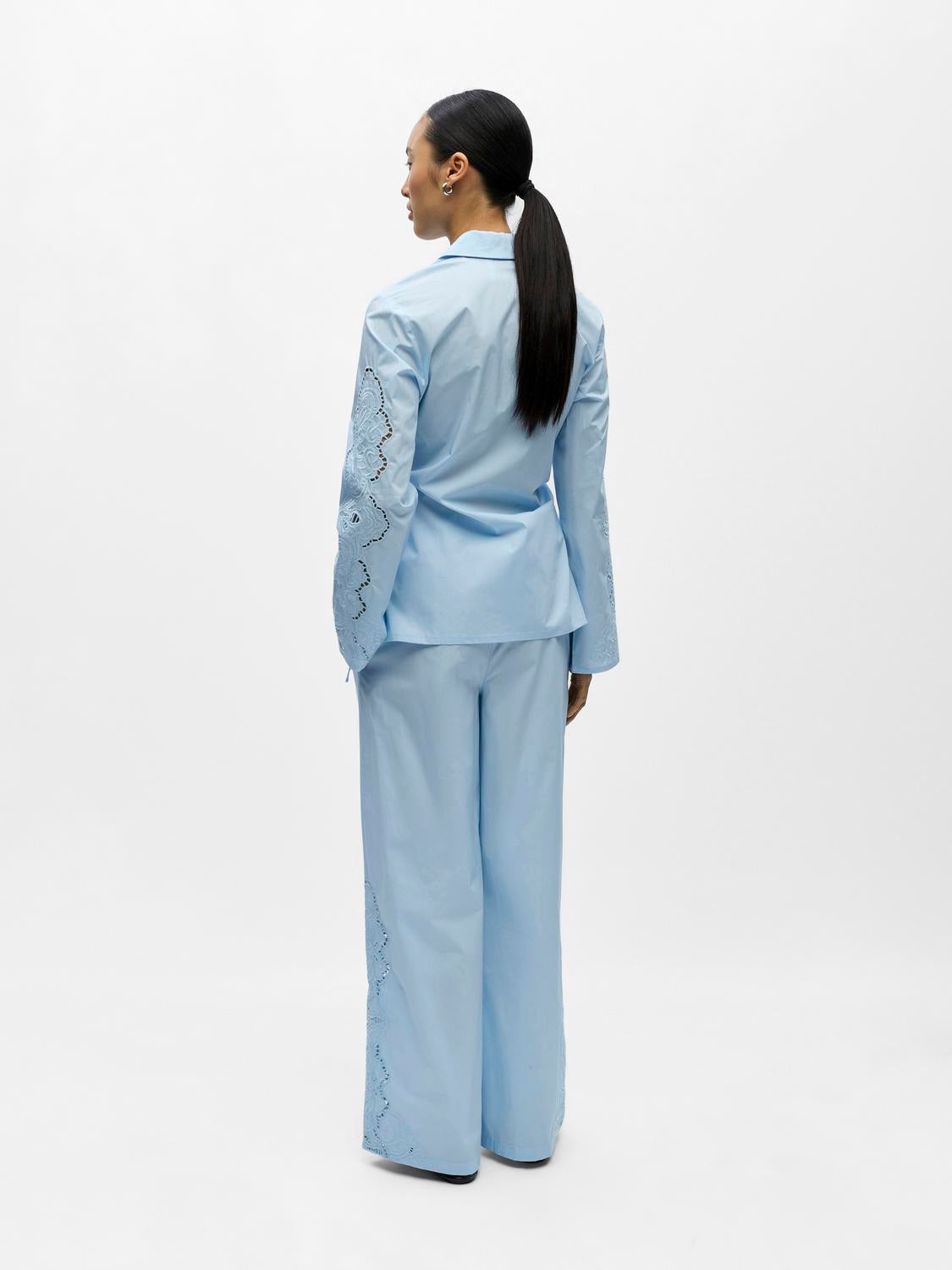 model_shot-back